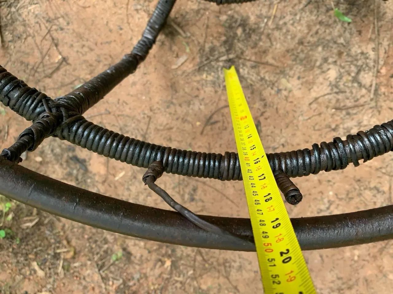 Vendo Conjunto cadeira e mesa redondas em ferro para reformar - Foto 5