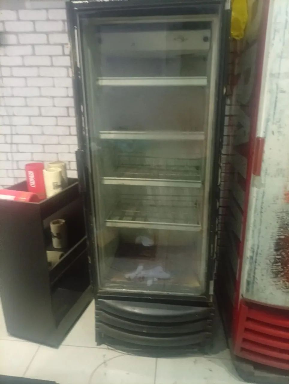 Expositora 127v 1400 reais 