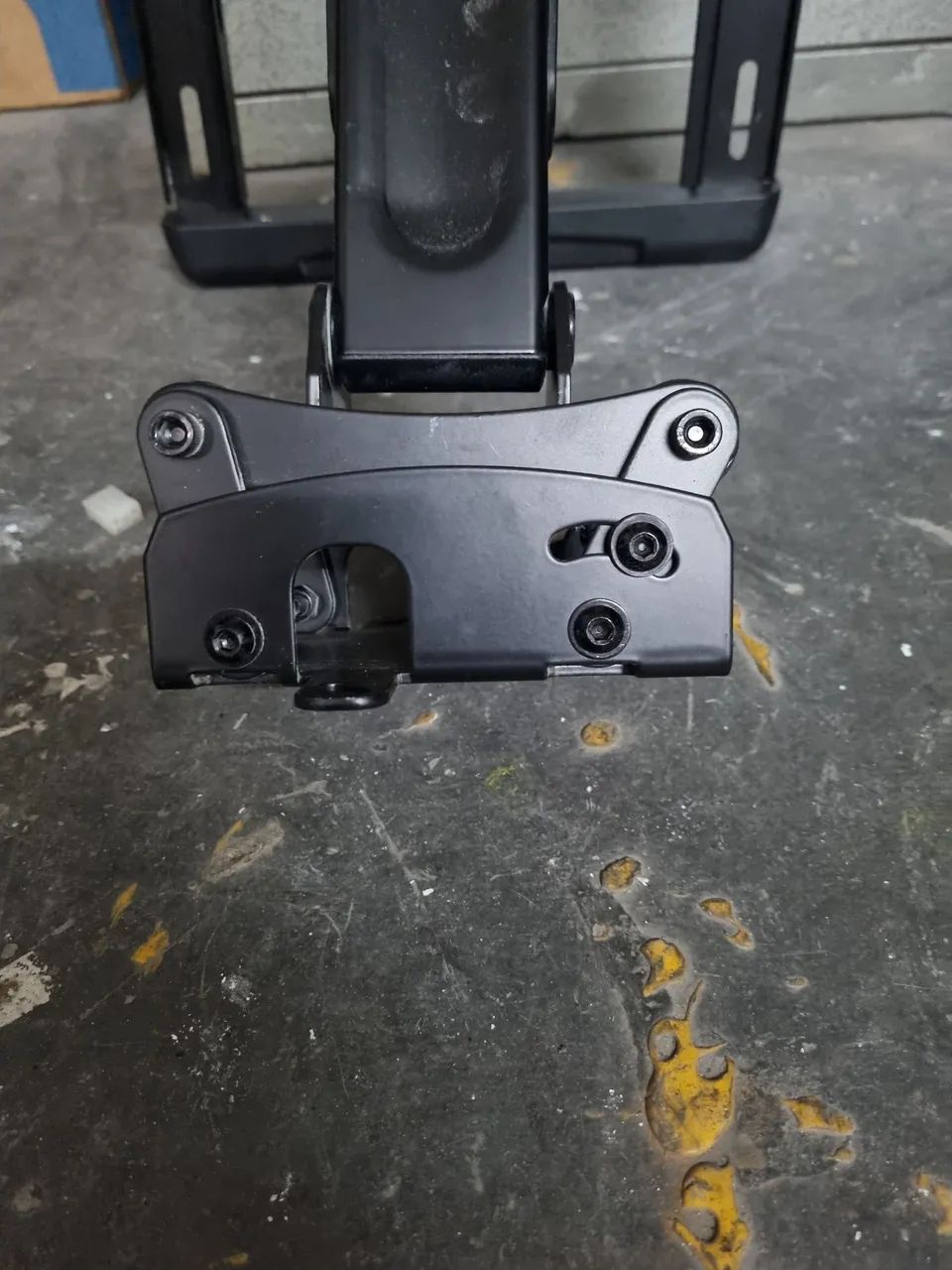 Suporte multifuncional articulado para TVs de até  82 polegadas  - Foto 4