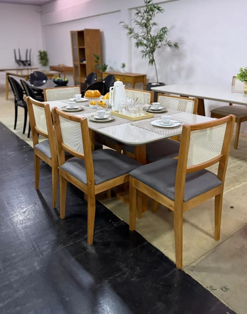 Mesa de Jantar com 6 cadeiras 1.60x90 toda de Madeira