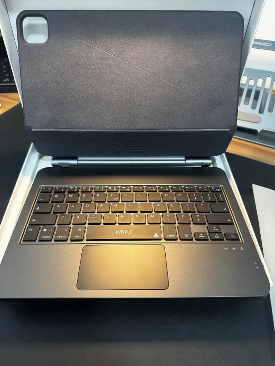 Magic Keyboard para Ipad 10.9 / 11" Air 2024 - Foto 2