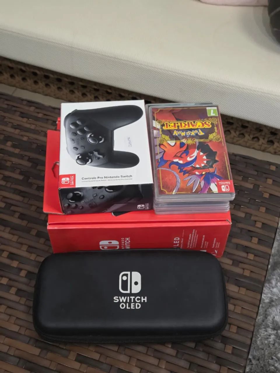 Nintendo Switch OLED + Nintendo Pro Controller + 5 jogos - Foto 2