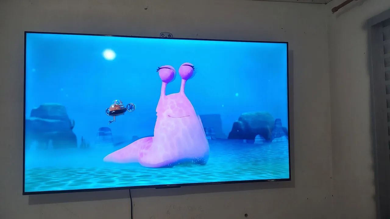 Vende-se uma televisão de 65 polegadas 