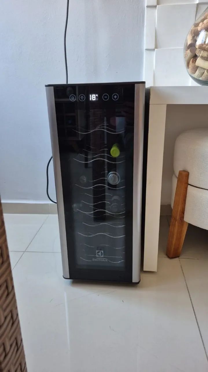 Adega Electrolux 12 Garrafas com Led
