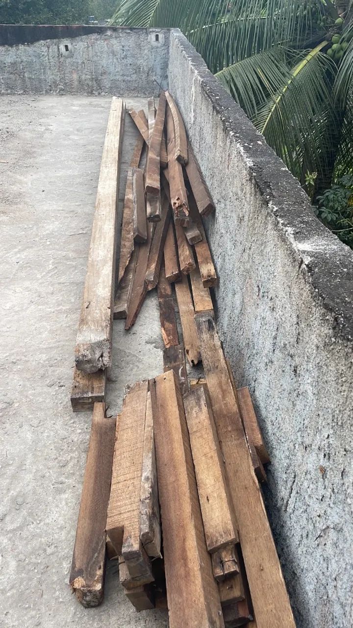 Telhas de amianto e madeiras  - Foto 2