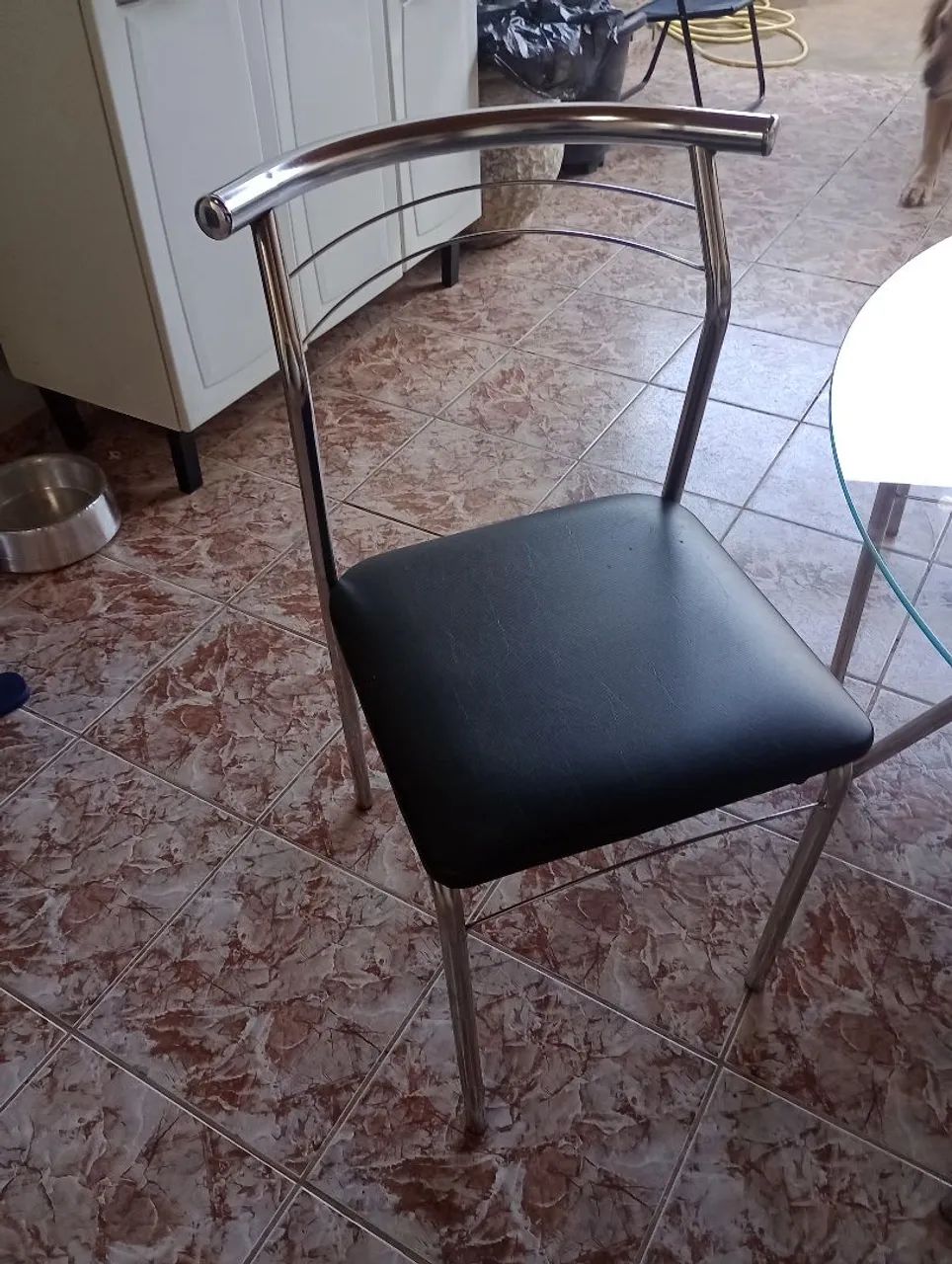 Mesa redonda de vidro e inox 5 cadeiras - Foto 4