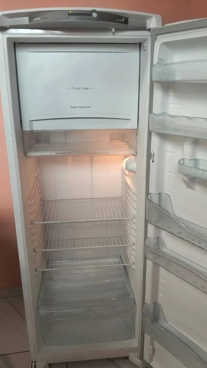 Vendo geladeira Consul semi nova - Foto 2