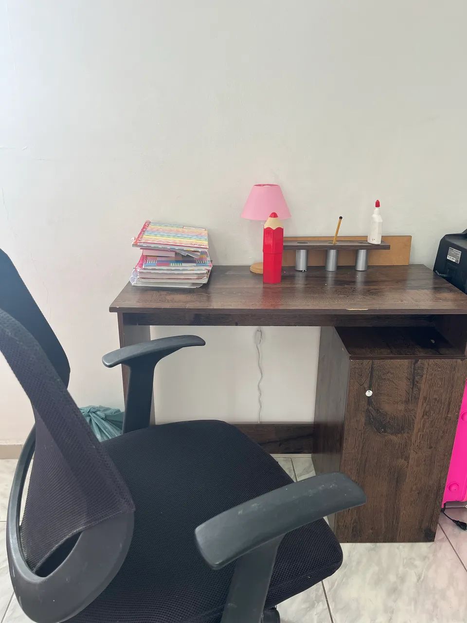 Escrivaninha e cadeira  - Foto 4