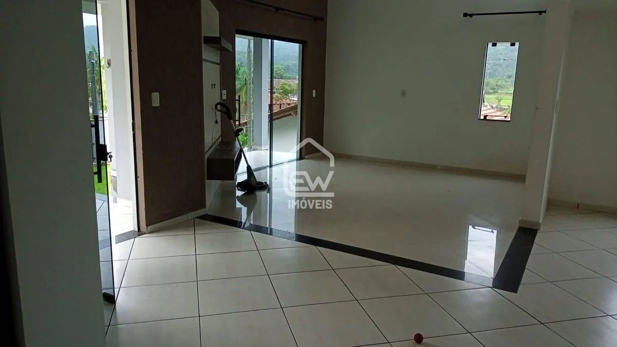 Casa com 298m² em Massaranduba, SC - Foto 2