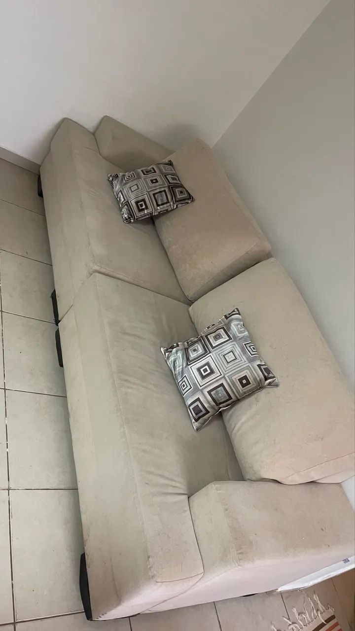 Sofá 4 lugares em suede bege - Foto 3