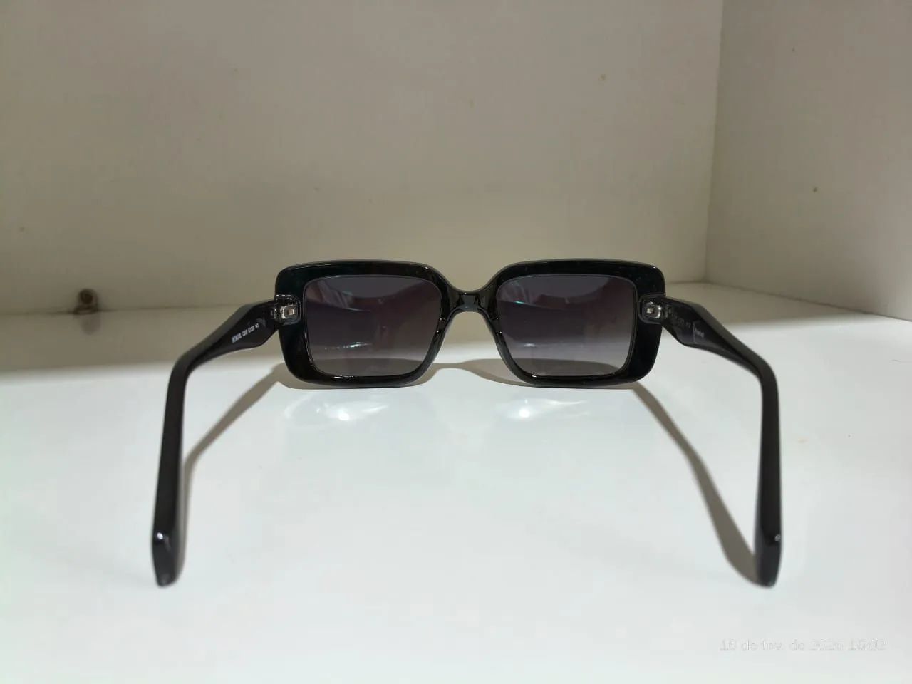 Óculos de sol clássico e estiloso - Foto 3