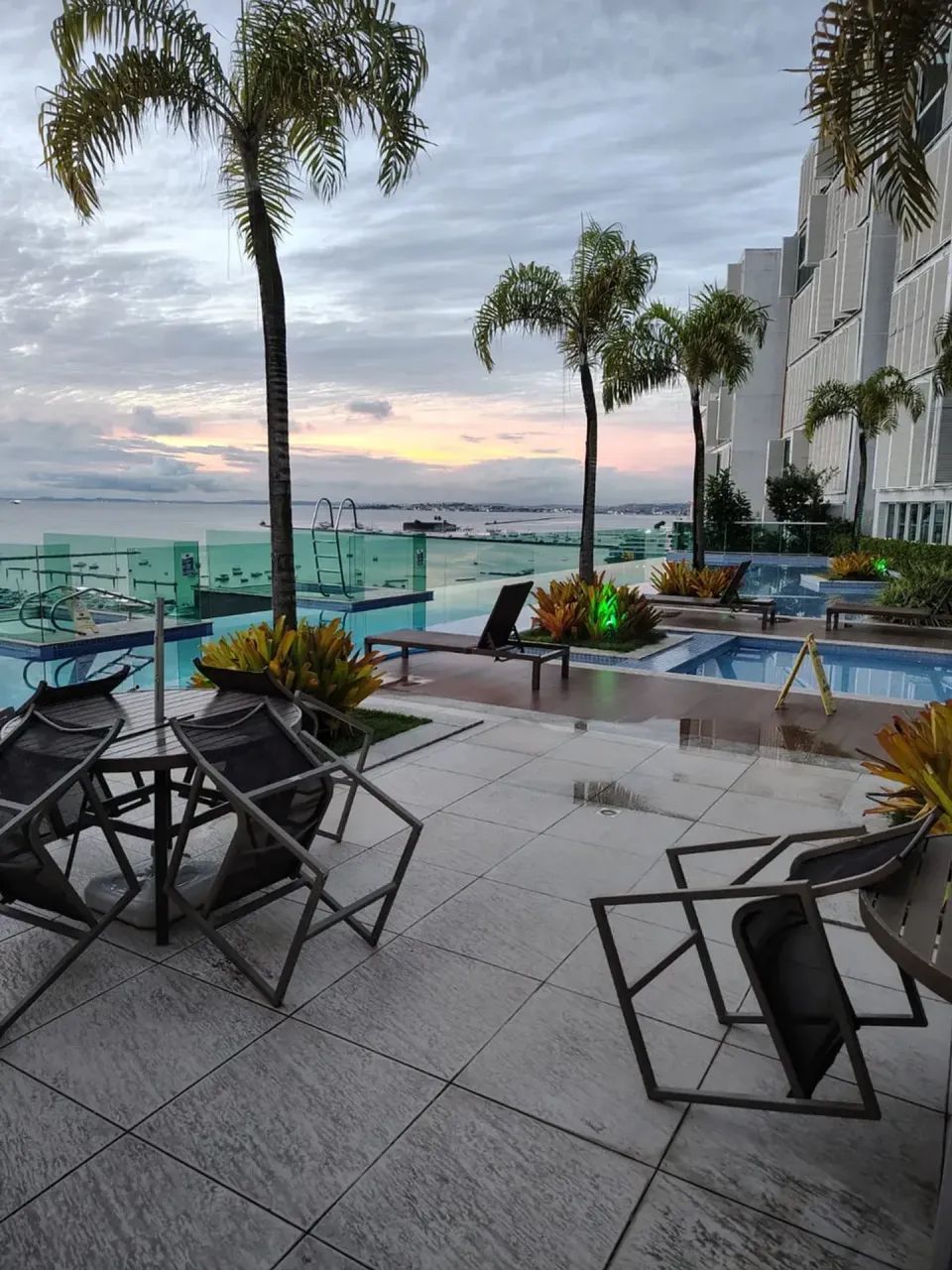 APTO CLOCK MARINA,  MOBILIADO COM VISTA MAR !