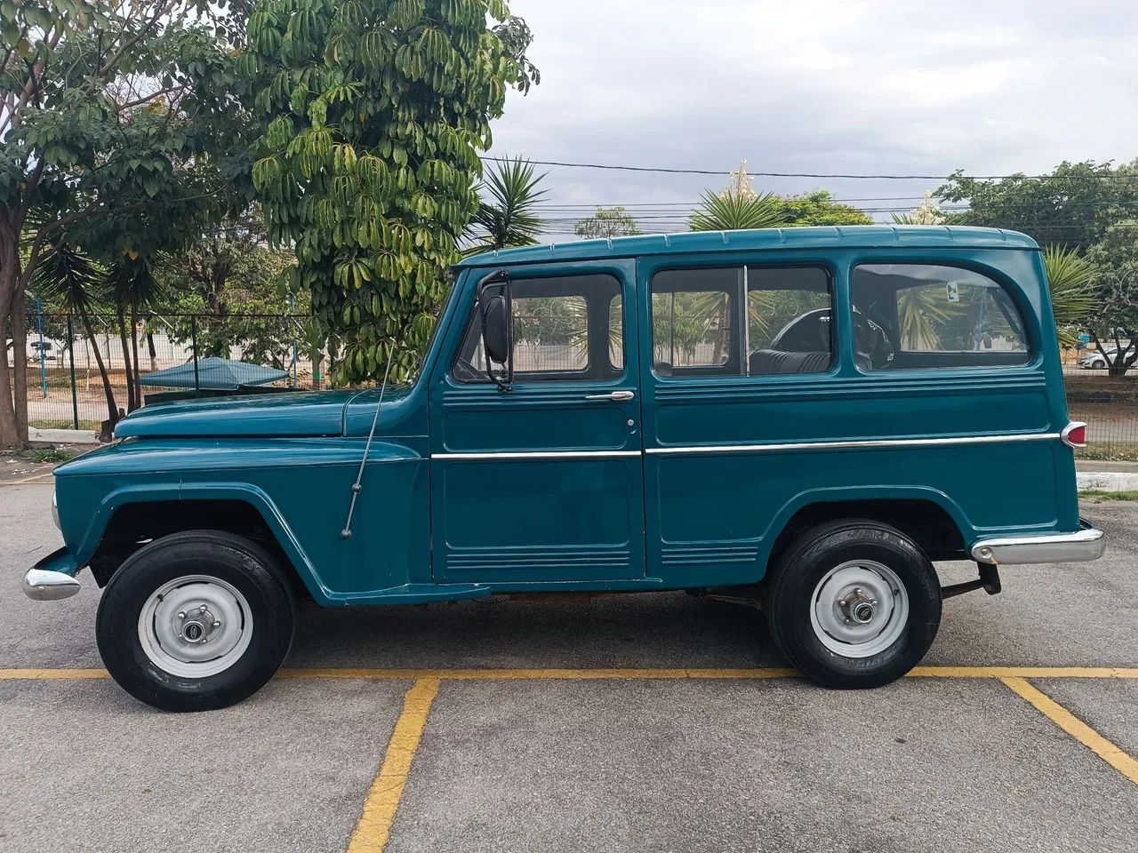 Ford Willys Rural 4X2 1975