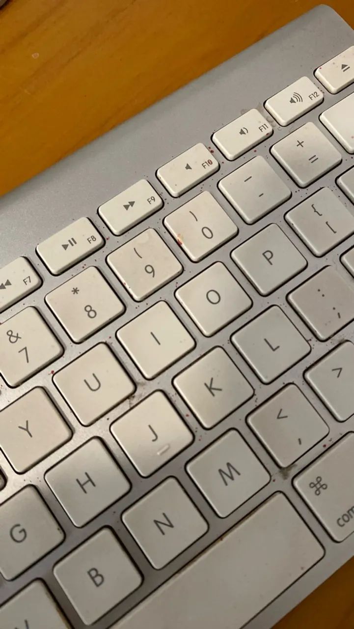 iMac 21.5? mid 2014 com Magic Mouse e o Teclado Apple originais