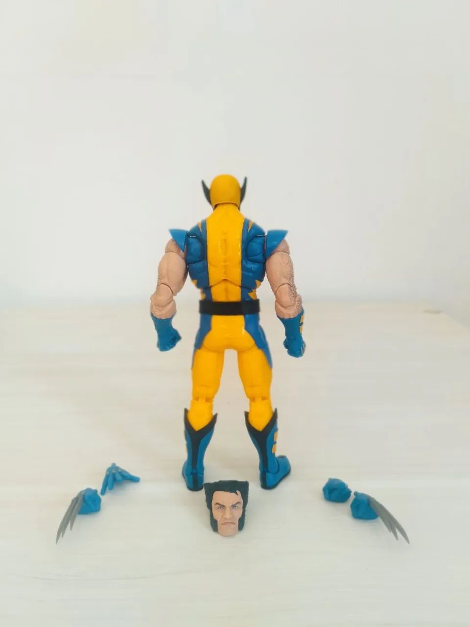 Marvel Legends - Wolverine Astonishing  - Foto 2
