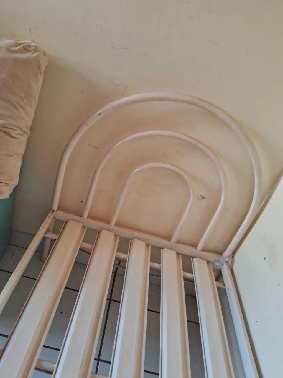vende-se cama de solteiro tubular - Foto 3