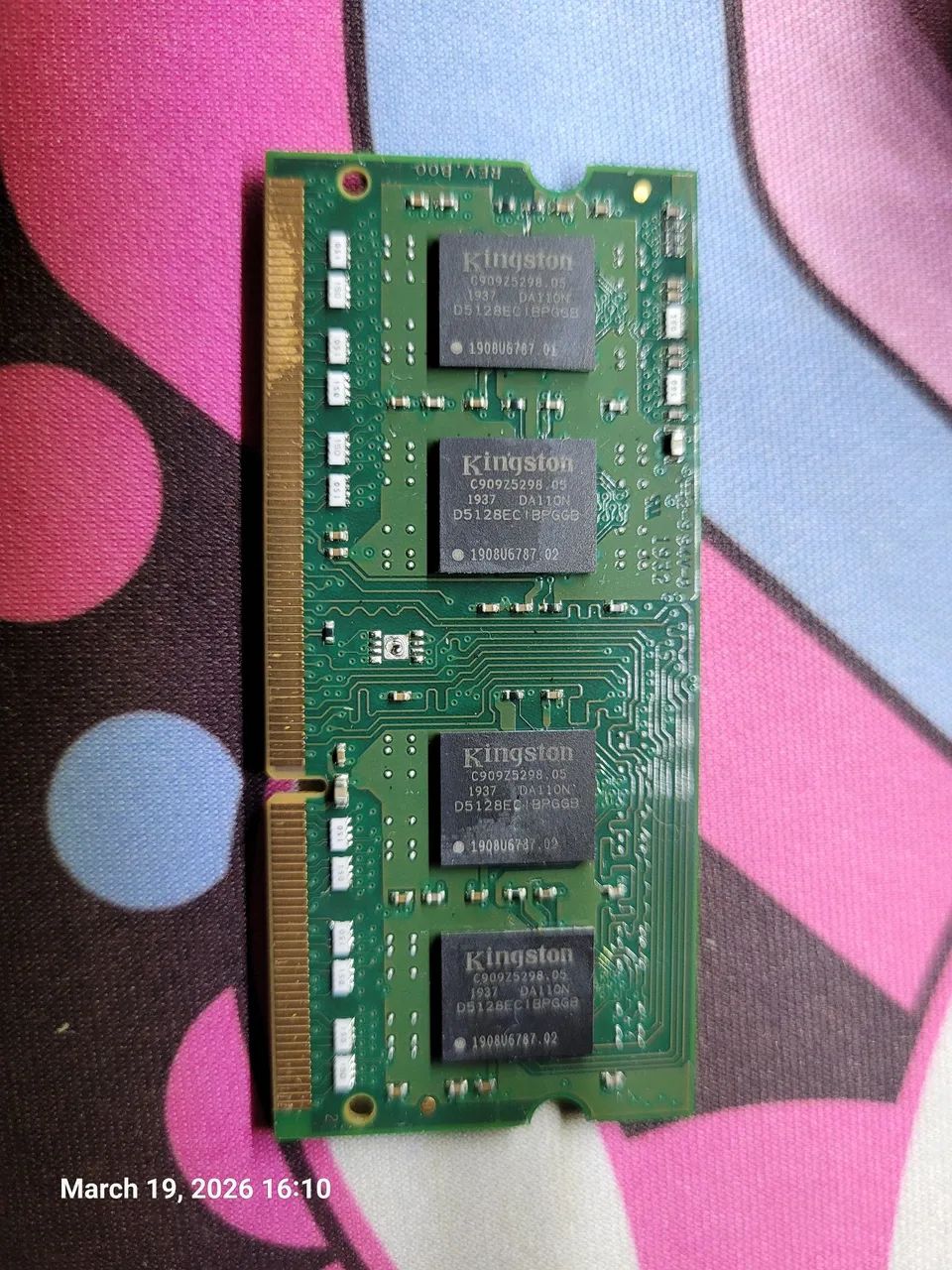 Memória RAM de 4GB Kingston DDR3 para notebook (SO-DIMM).
