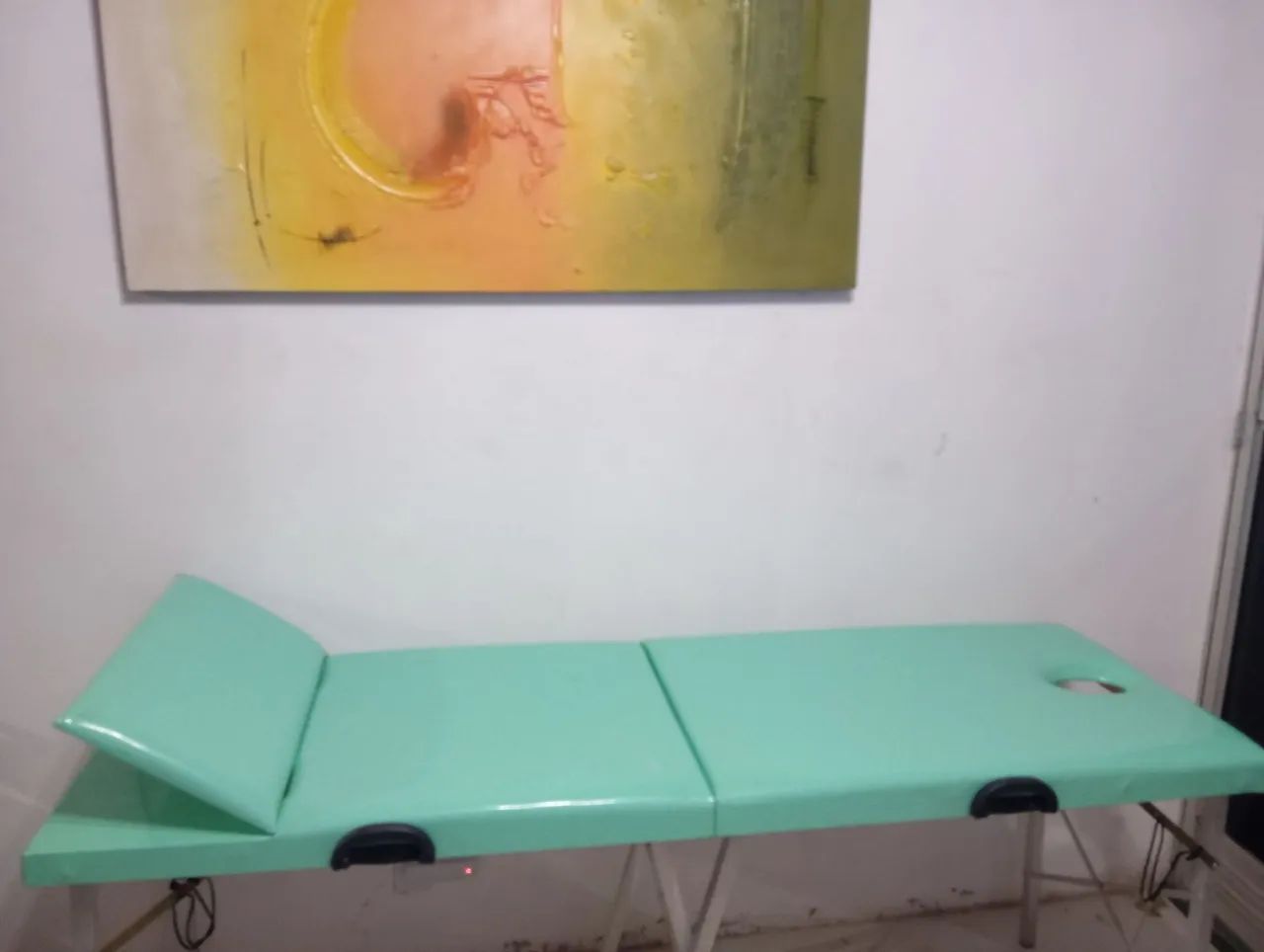 Vendo maca de fisioterapia profissional modelo maleta.