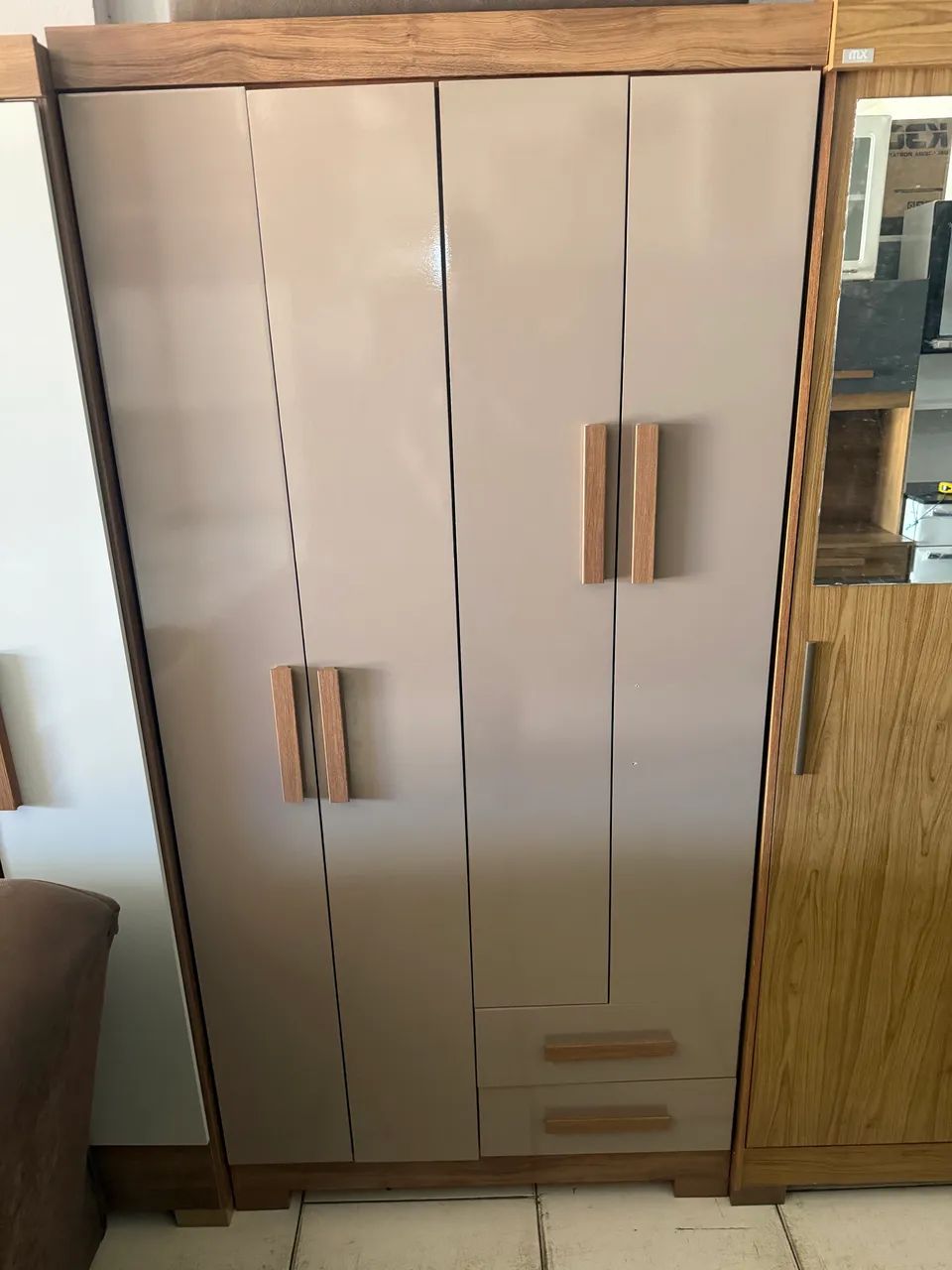 Guarda roupa 4 portas com pés combino entrega e parcelo 
