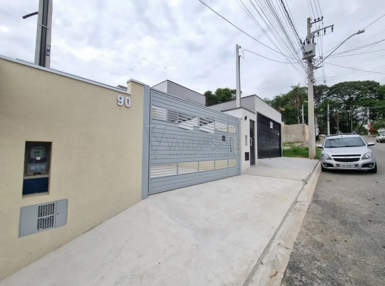 Casa à Venda com Suíte e Área Gourmet