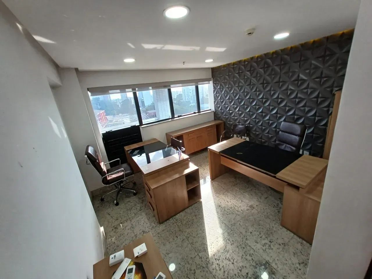 Sala comercial mobiliada, com  29 metros quadrados, Fórum Bussines no  Adrianópolis - Mana