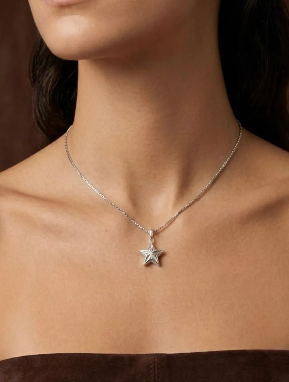 Pingente estrela em ouro branco 18k
