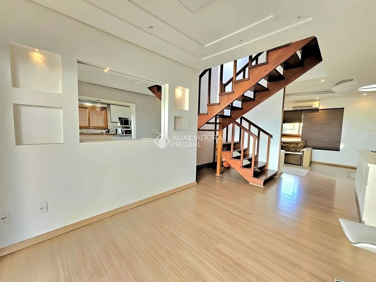 Casa Semi-Mobiliada com Lareira e Suíte - Moinhos de Vento/Canoas - Foto 5