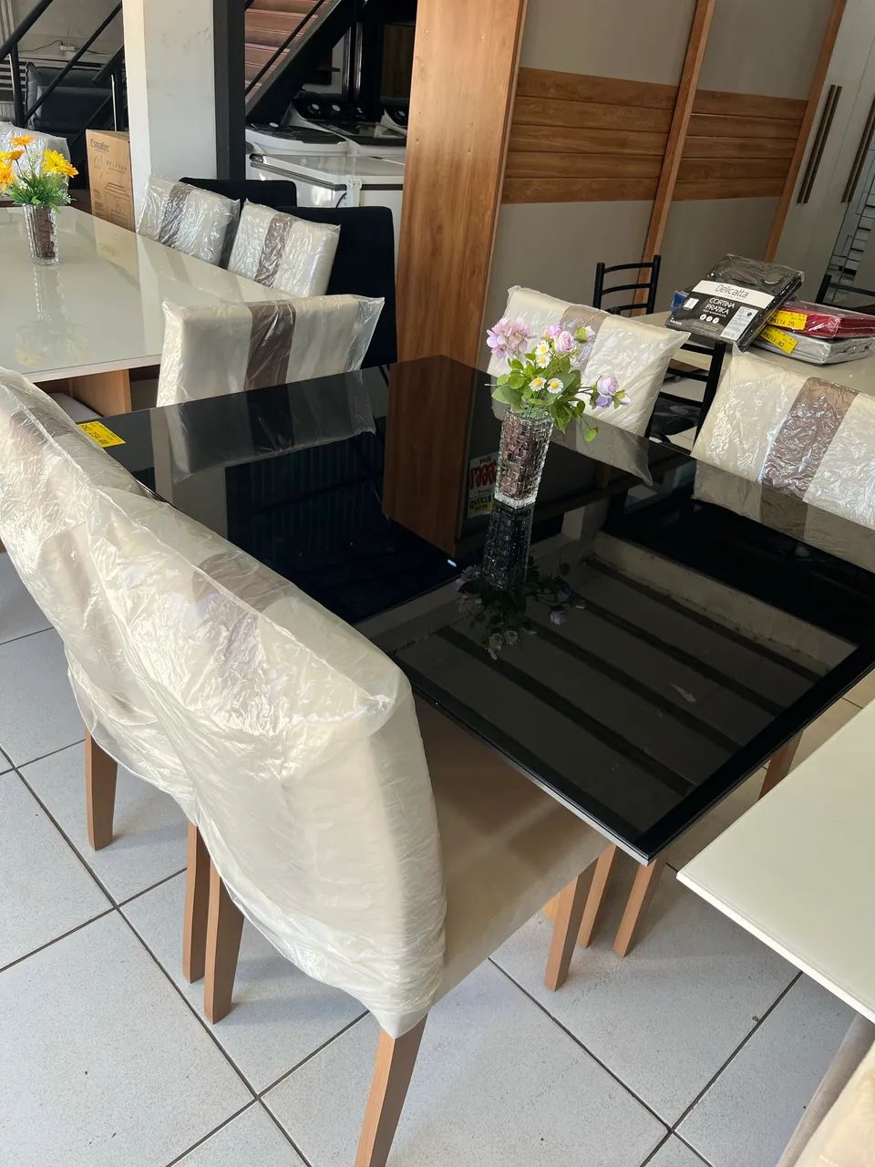 Mesa de vidro na cor ?