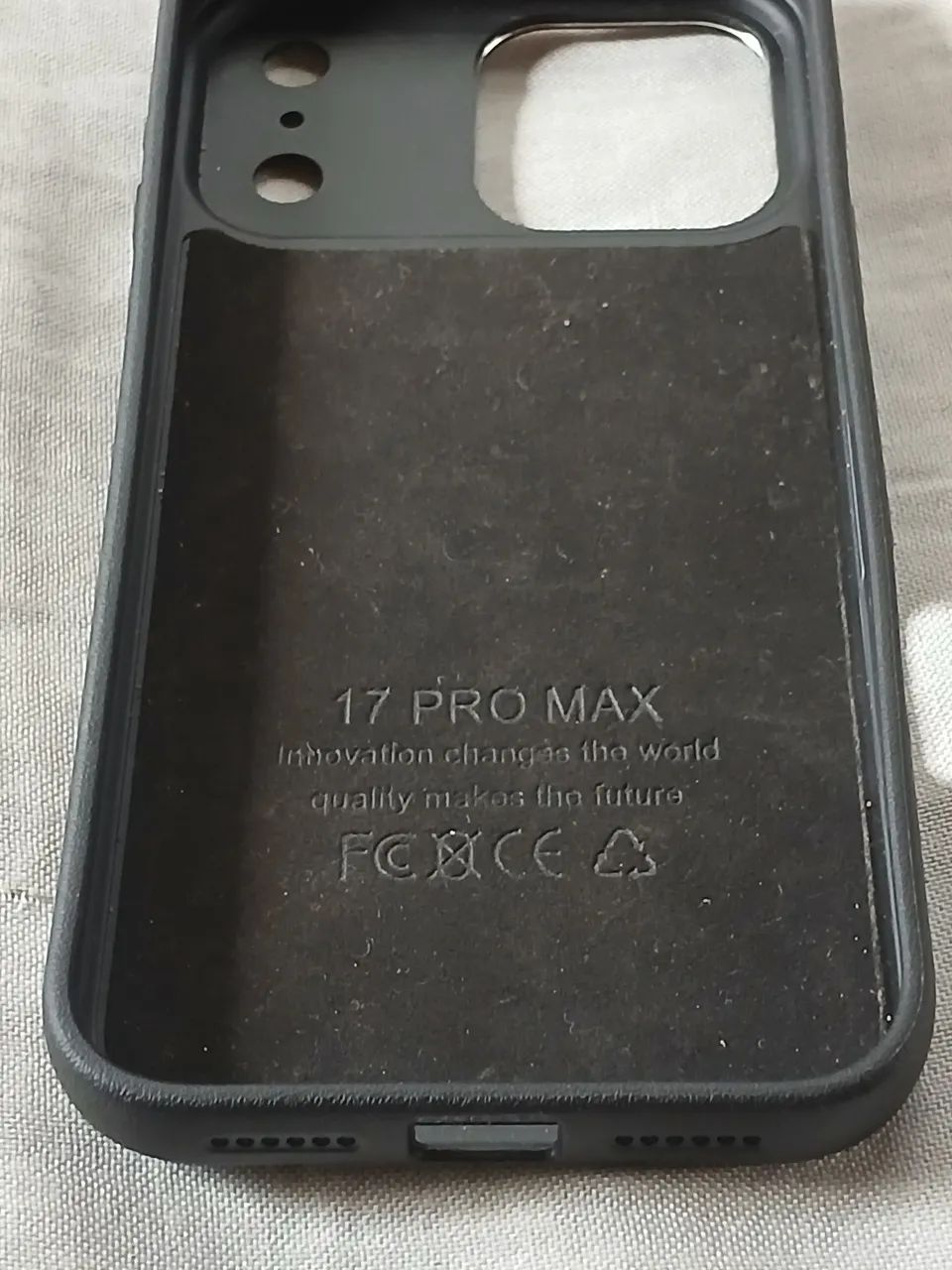 Capa Aveludada Magnética para iPhone 17 Pro Max<br> - Foto 5