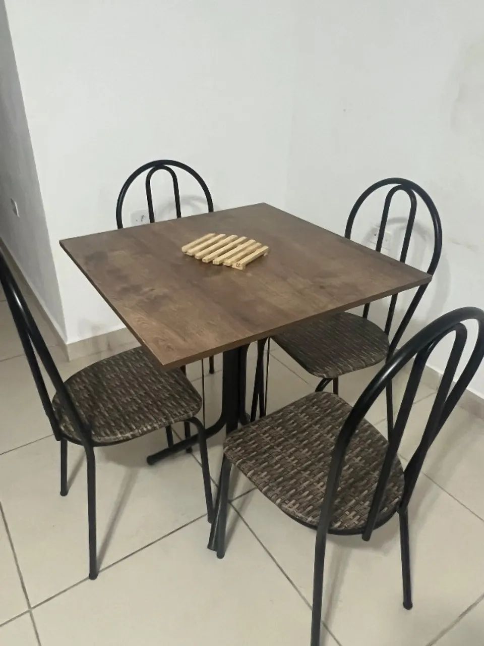 Mesa + cadeiras 
