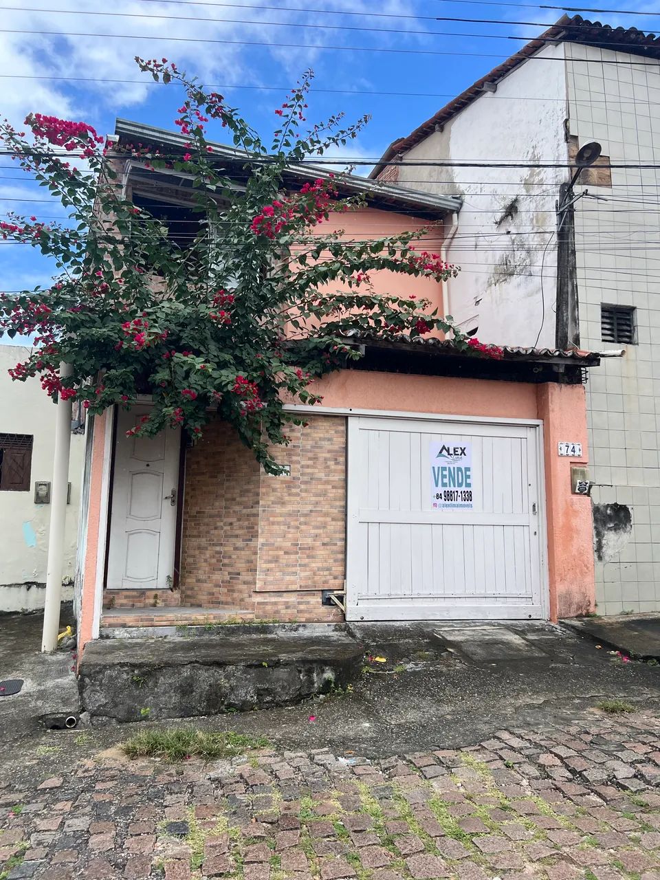 Casa 1 andar  3 quartos.