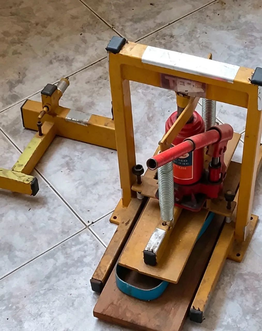 Máquina de Fazer Chinelo Prensa e 10 Facas + Brinde