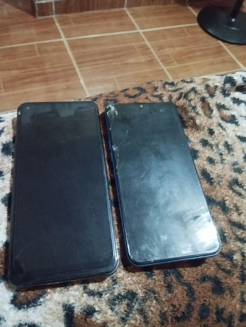 2 smartphones com defeito - Foto 2