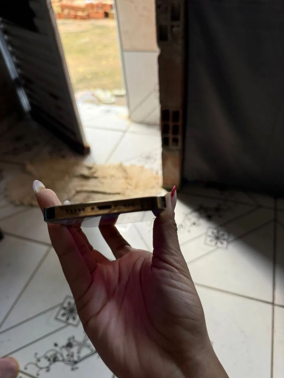iPhone 13 Pro Dourado, 128Gb  78% bateria - Foto 2