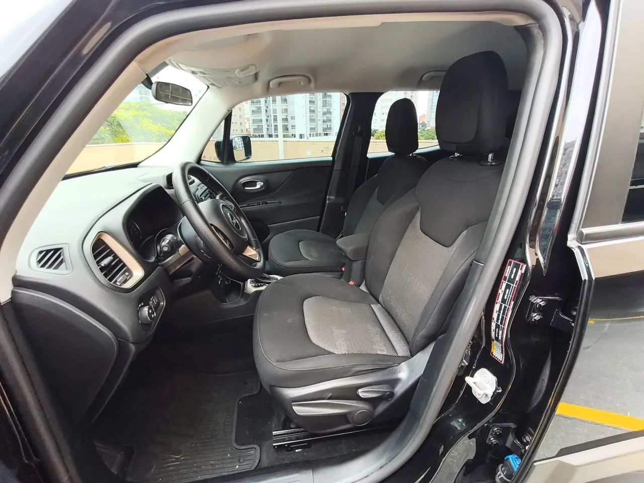 Jeep Renegade Sport 1.8 4x2 Flex 16V Aut., foto 5 de 11