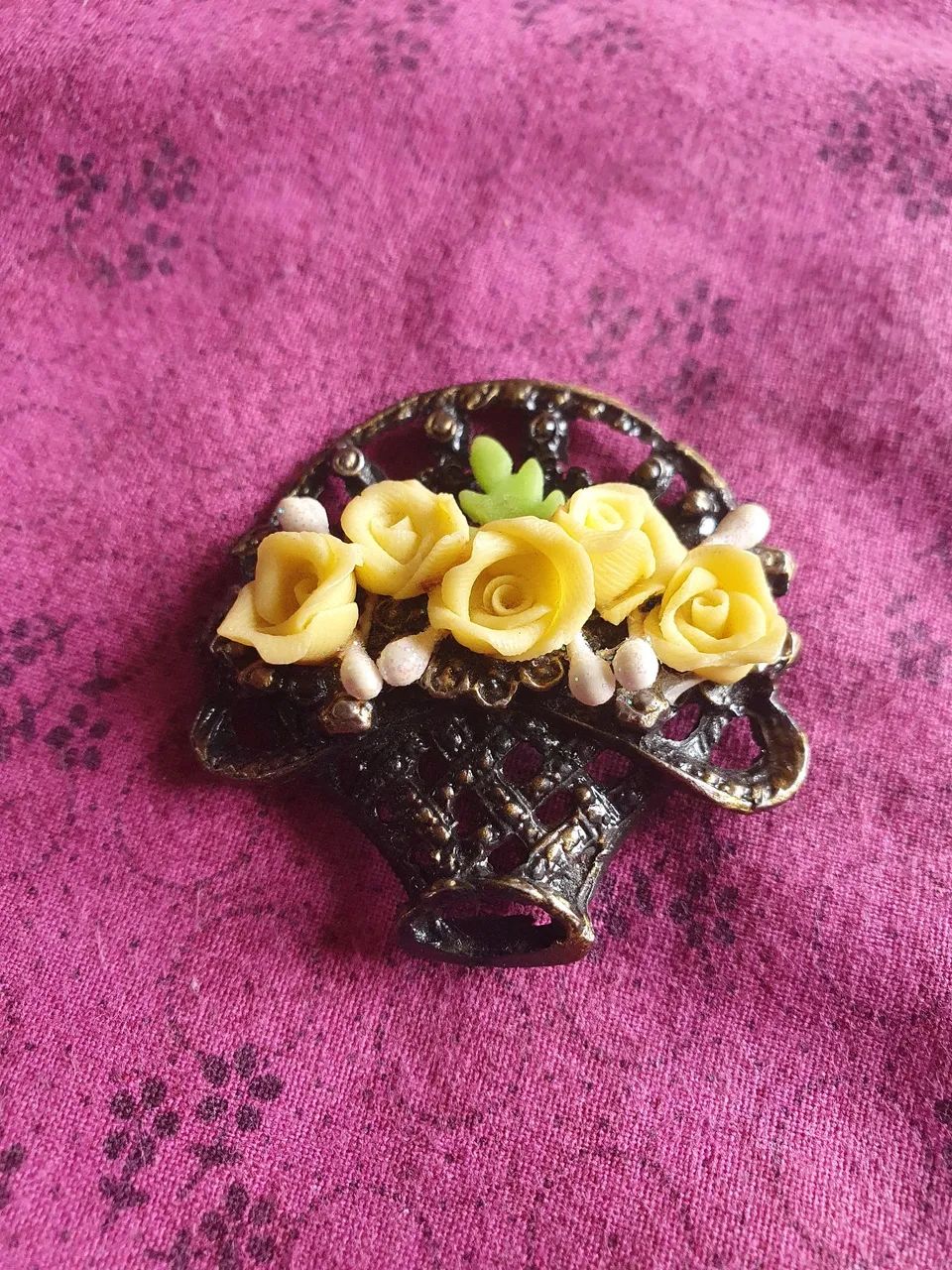 Broche cesta de flores