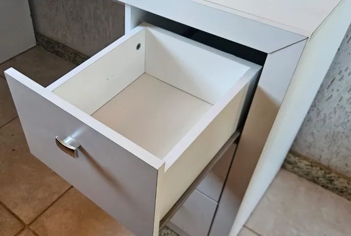Mesa para escritório Escrivaninha com gaveteiro - Foto 5