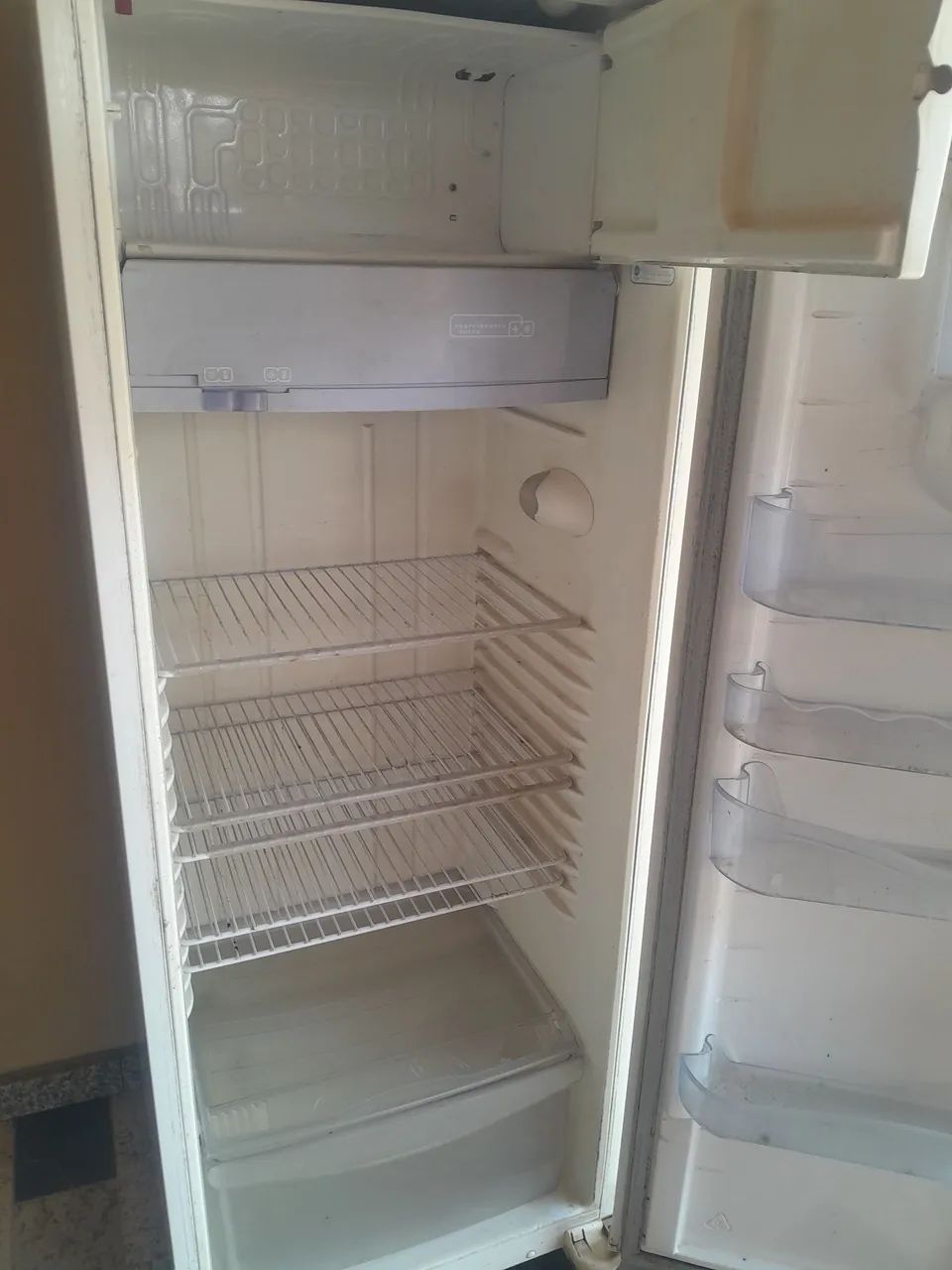 Vende-se geladeira 