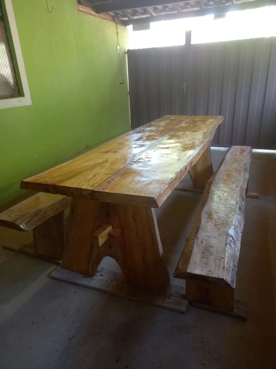 Mesa rústica linda....