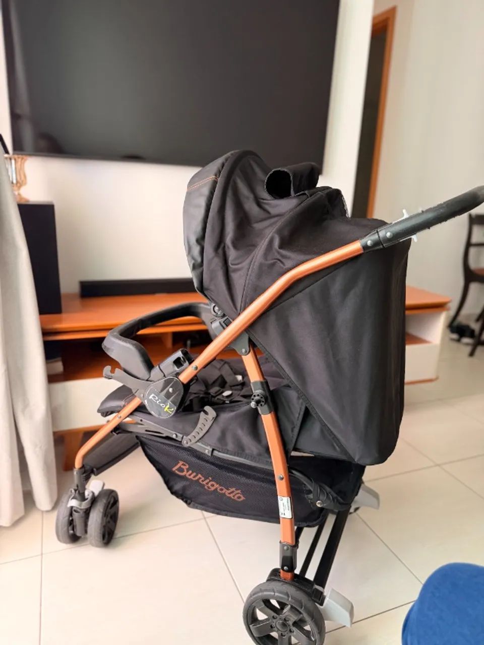 Carrinho de bebe Burigotto reversível com bebe conforto  - Foto 2