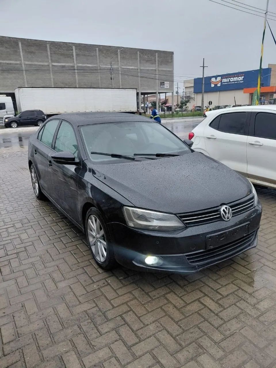 Compro caminhão baú 