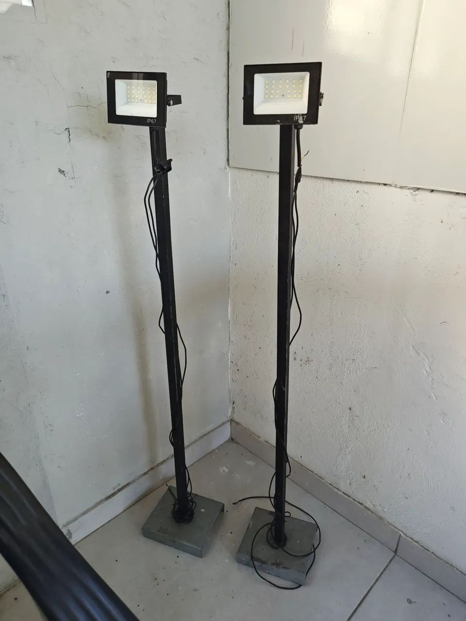  E só dois refletores led
