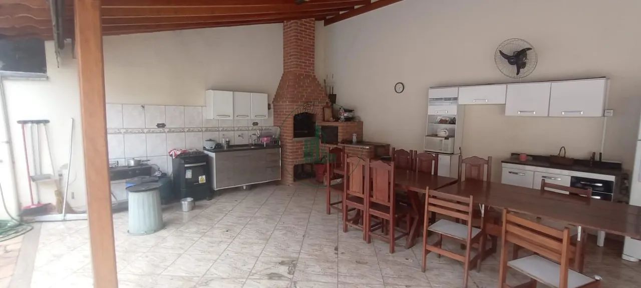 Casa com 4 Dormitórios, Suíte e Piscina - Foto 2