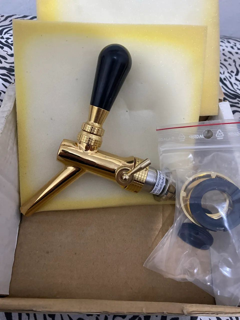 VENDO TORNEIRA PARA CHOPEIRA (DOURADA)
