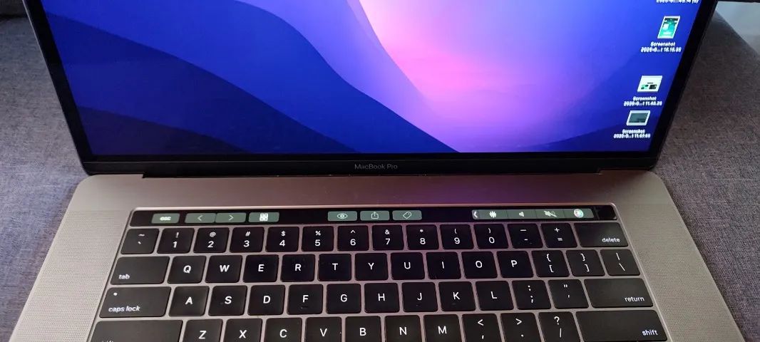 MacBook Pro 15" 2017 i7 16GB 256GB SSD Touch Bar - Foto 2