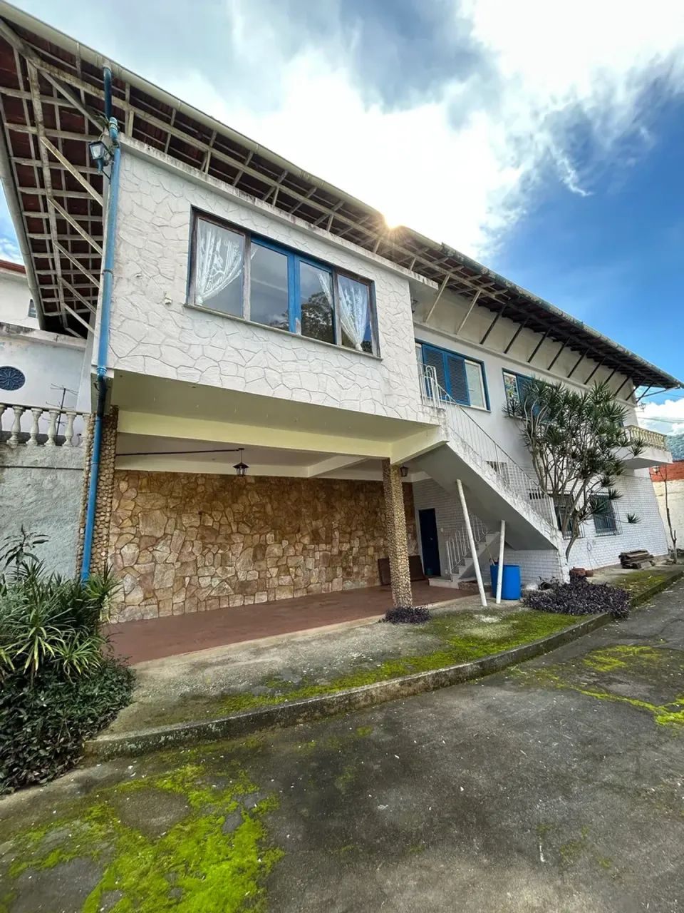 Casa com 4 quartos, sendo 2 suítes, 292m² em Mosela, Petrópolis/RJ
