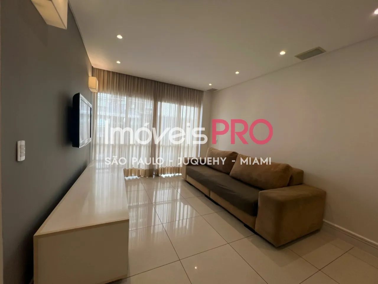 Locação de apto com 119 m² em Moema Passáros.