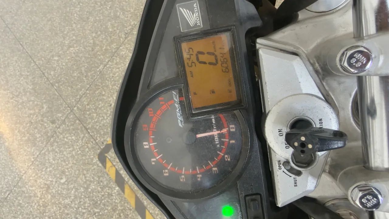 Honda CB 300 com baixo Km - Foto 3