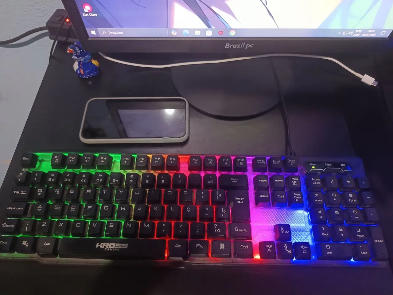 Teclado gamer 100% RGB 