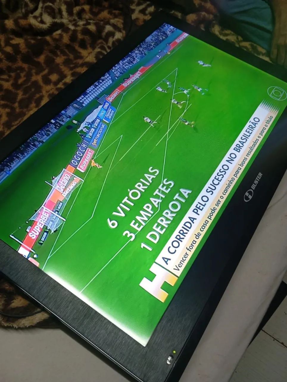Vendo TV Buster funcionando perfeitamente 32 polegadas não é smart mas tem um conversor 